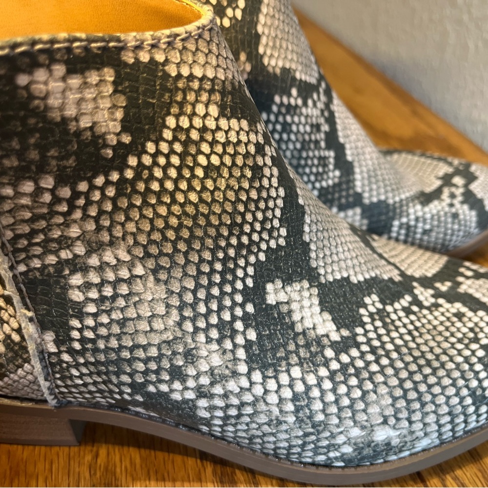 Universal Thread boots. - Picture 5 of 5